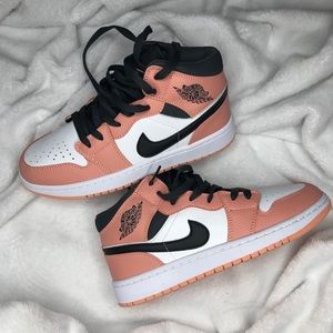 COPY - Jordan 1 mid pink quartz